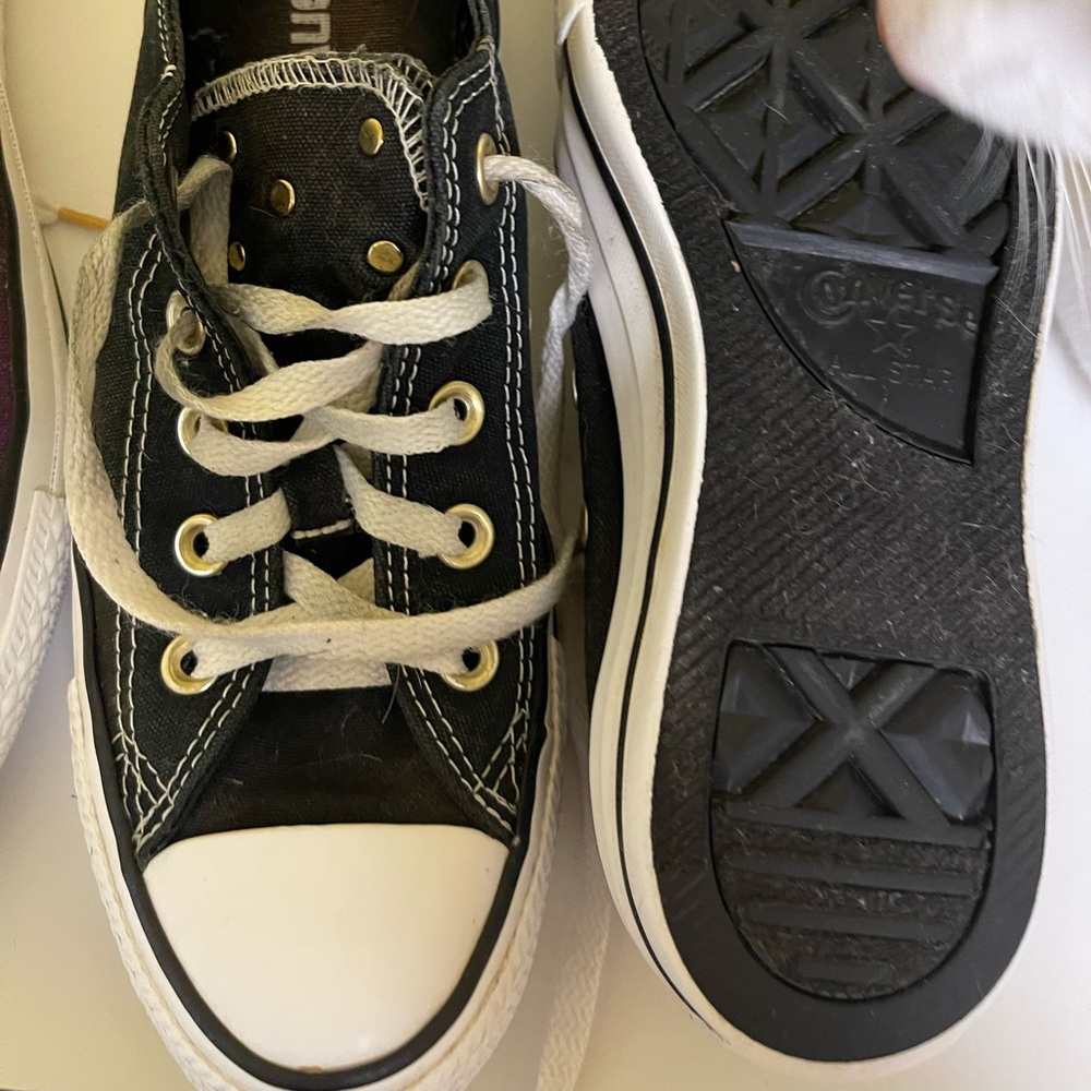 Black Converse shoe size 6